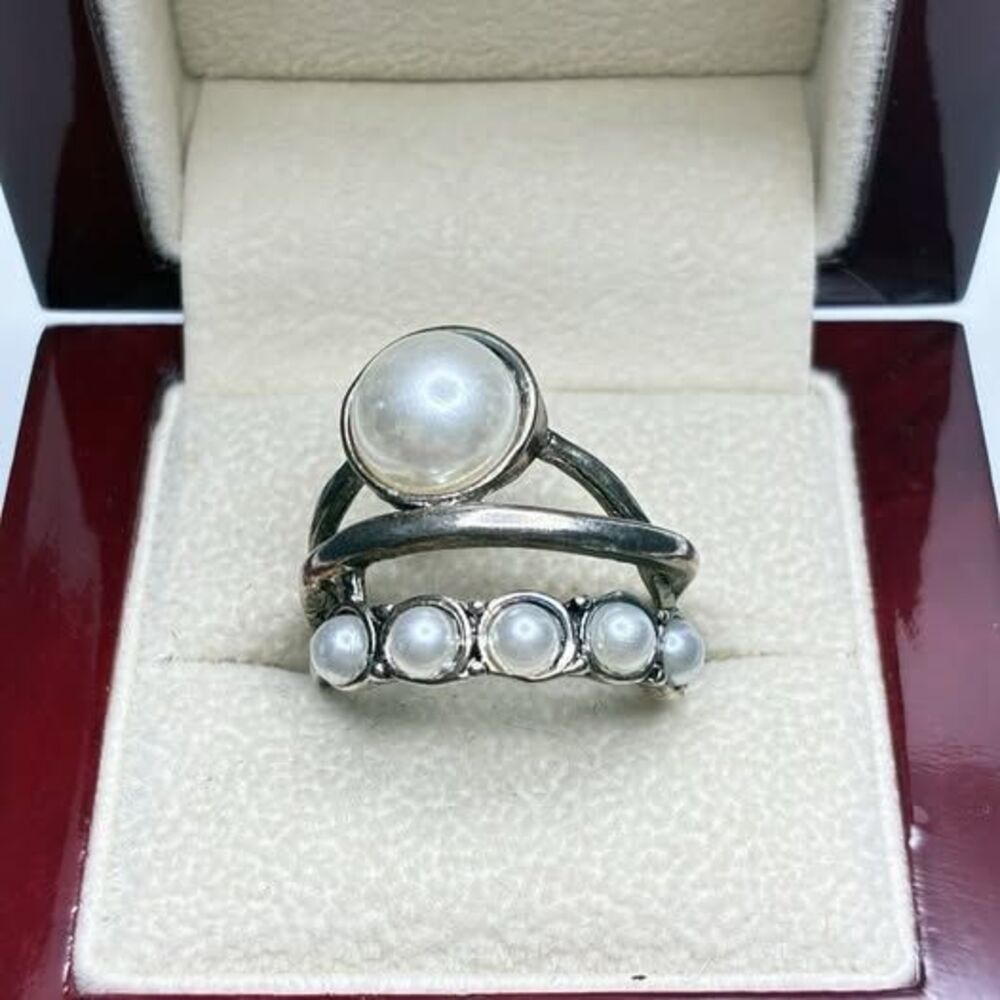 Silver Tone Faux Pearl Ring Size 8 Unique